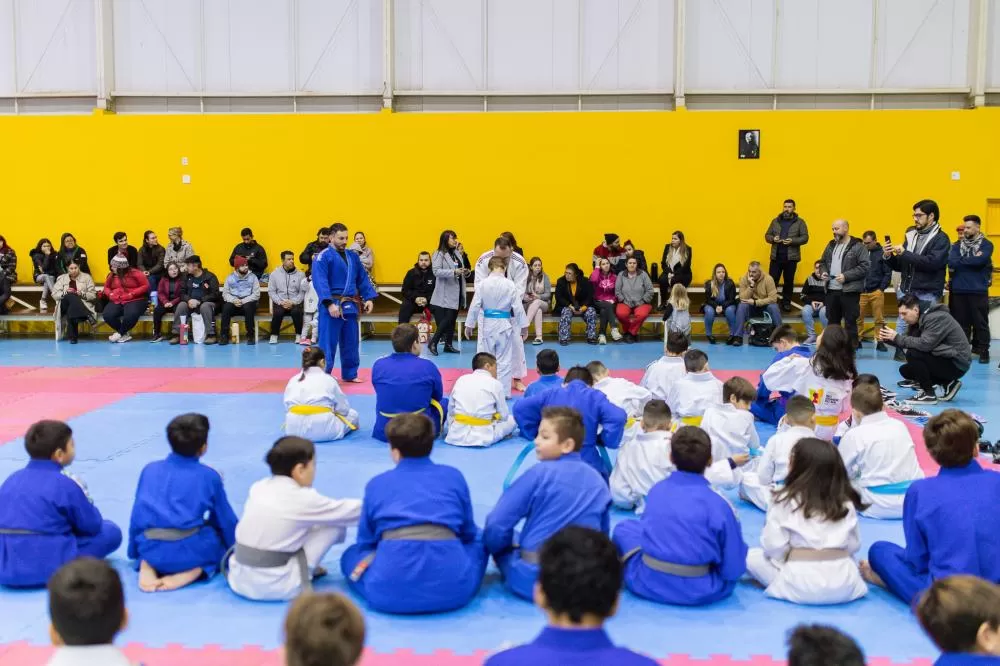 Festival Talentos de Judô reúne crianças em emocionante troca de faixas em Canoas