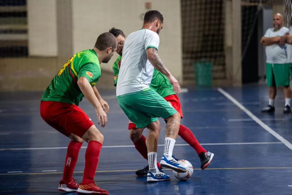 Canoas sedia Copa Integração de Futsal e recebe estrelas do esporte em jogo festivo